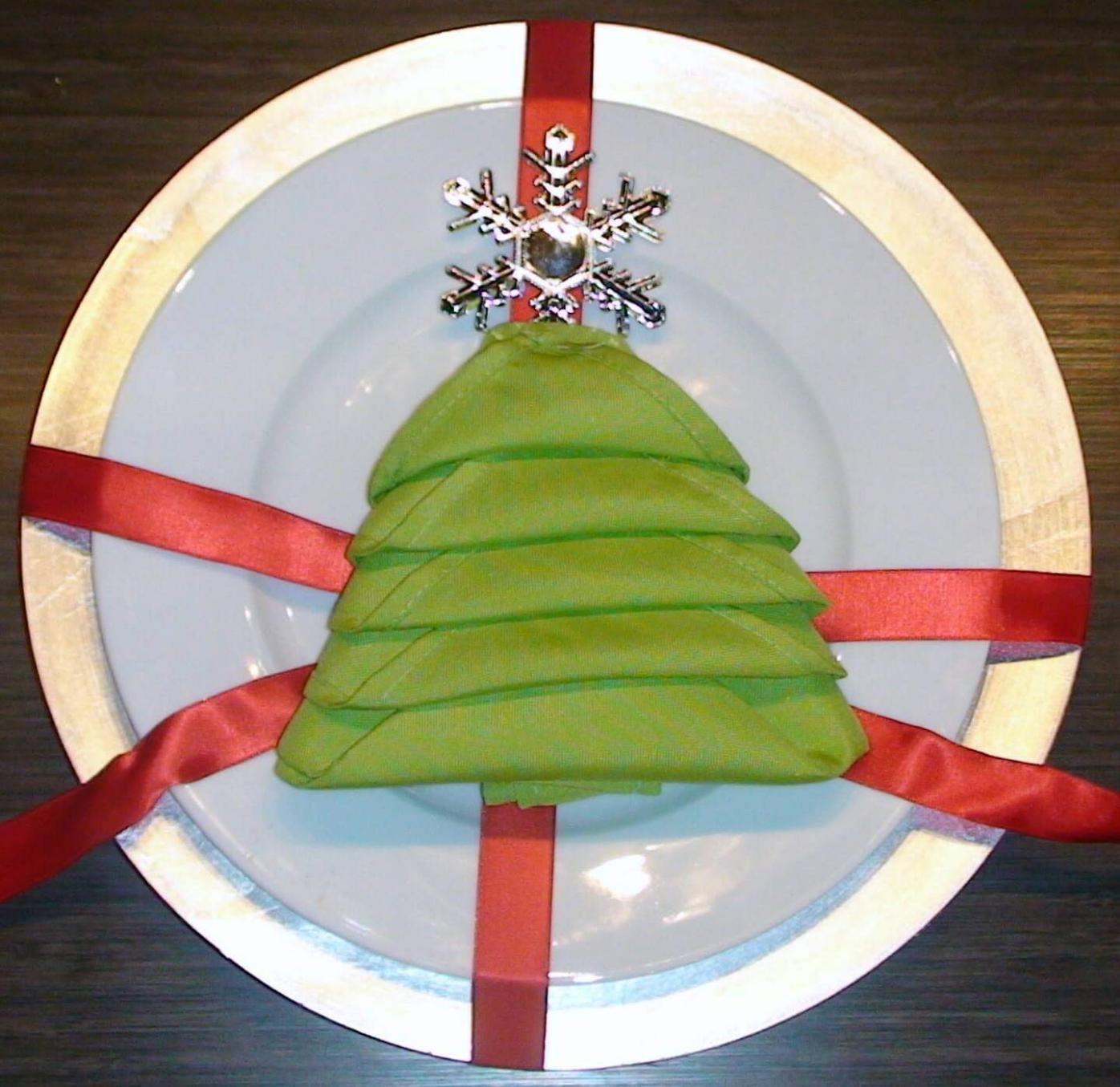 How to Make Christmas Tree Napkin Fold - Step by step (Tutorial) - K4 Craft